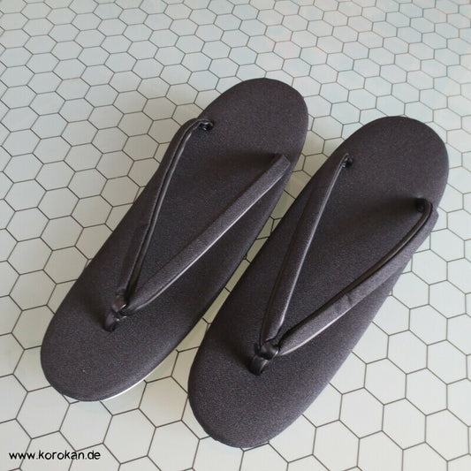 schlichte schwarze Satin Zori für Damen