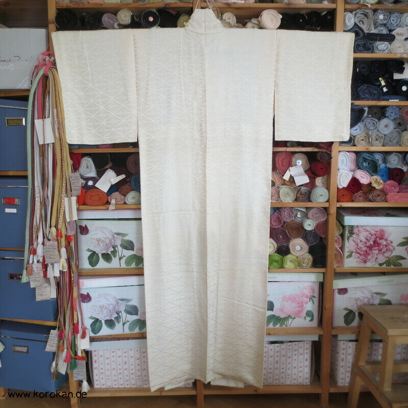 Shiromuku Hochzeits Kimono, Rinzu Seiden Damast mit Diamantkranichpaaren