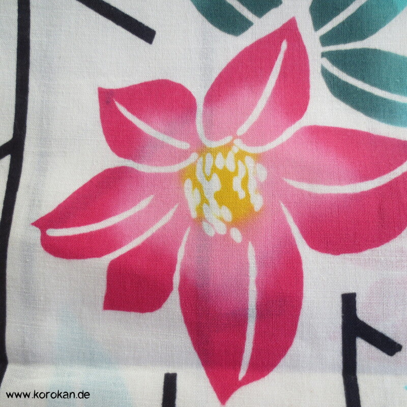Pinke Blüten vor Higaki Muster Yukata Kimono Baumwollstoff