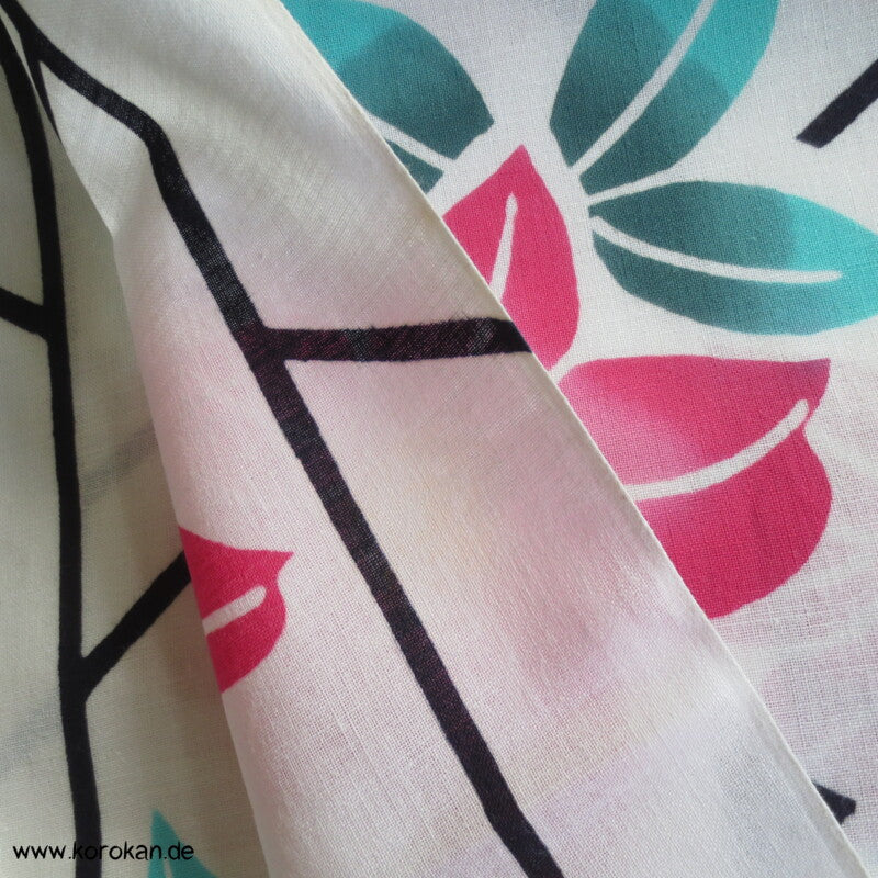 Pinke Blüten vor Higaki Muster Yukata Kimono Baumwollstoff