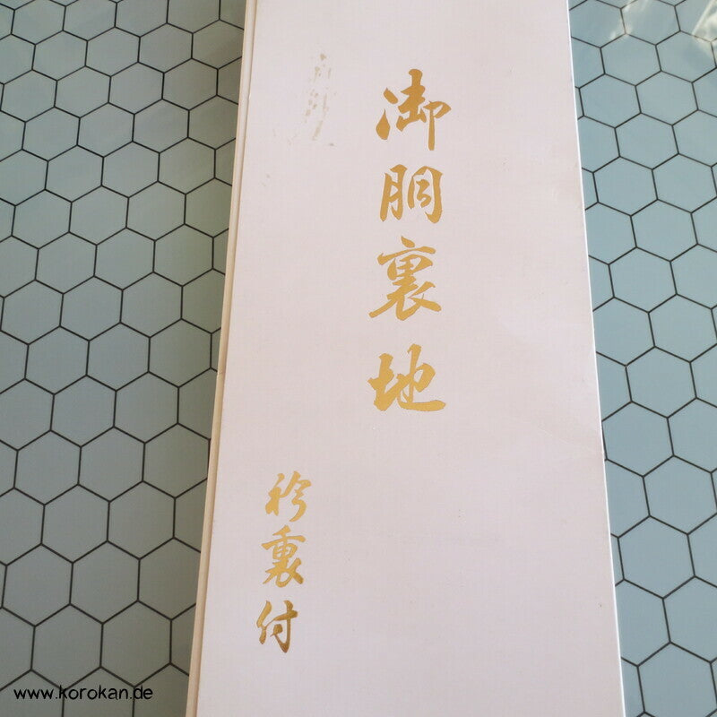 originalverpackter feiner weißer Futterstoff für Kimono