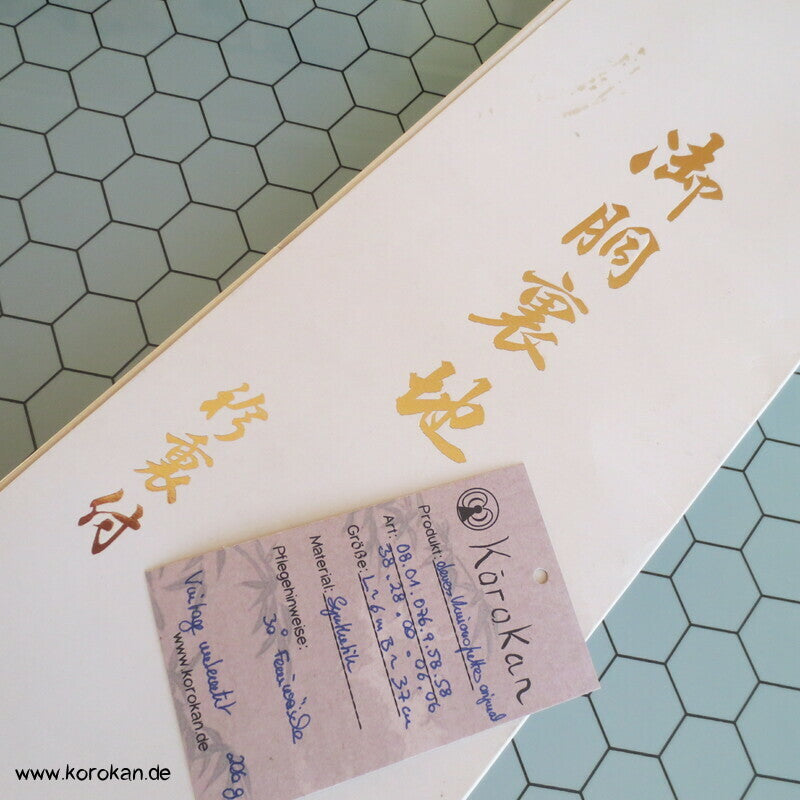 originalverpackter feiner weißer Futterstoff für Kimono