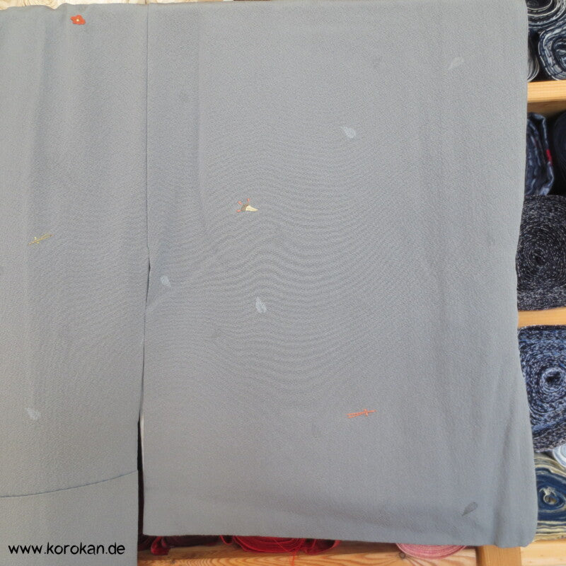 grau, kleine Stickereien Komon / Tsukesage Seiden Kimono