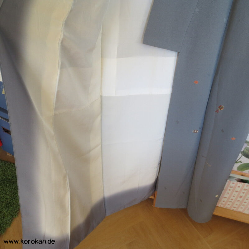 grau, kleine Stickereien Komon / Tsukesage Seiden Kimono
