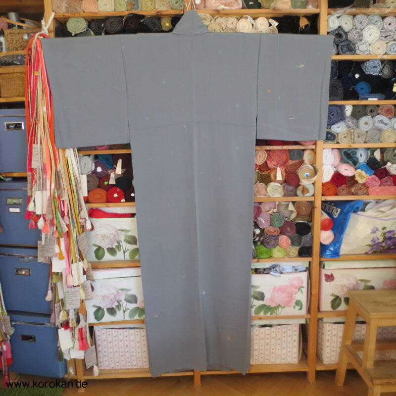 grau, kleine Stickereien Komon / Tsukesage Seiden Kimono