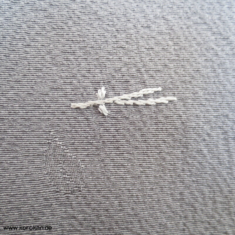 grau, kleine Stickereien Komon / Tsukesage Seiden Kimono