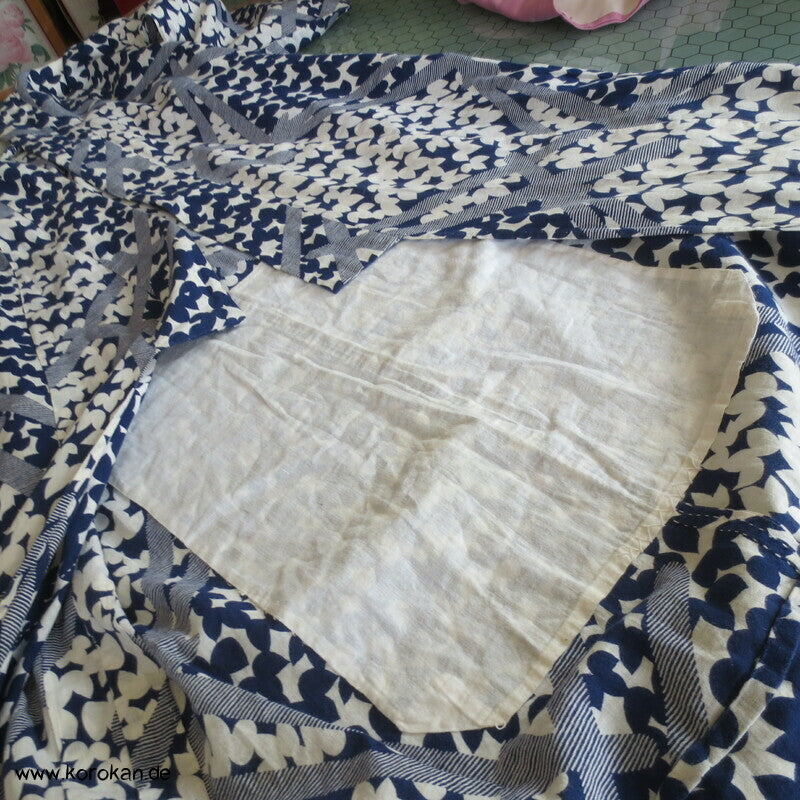 riesige Kiefernnadeln vor Blättern Yukata