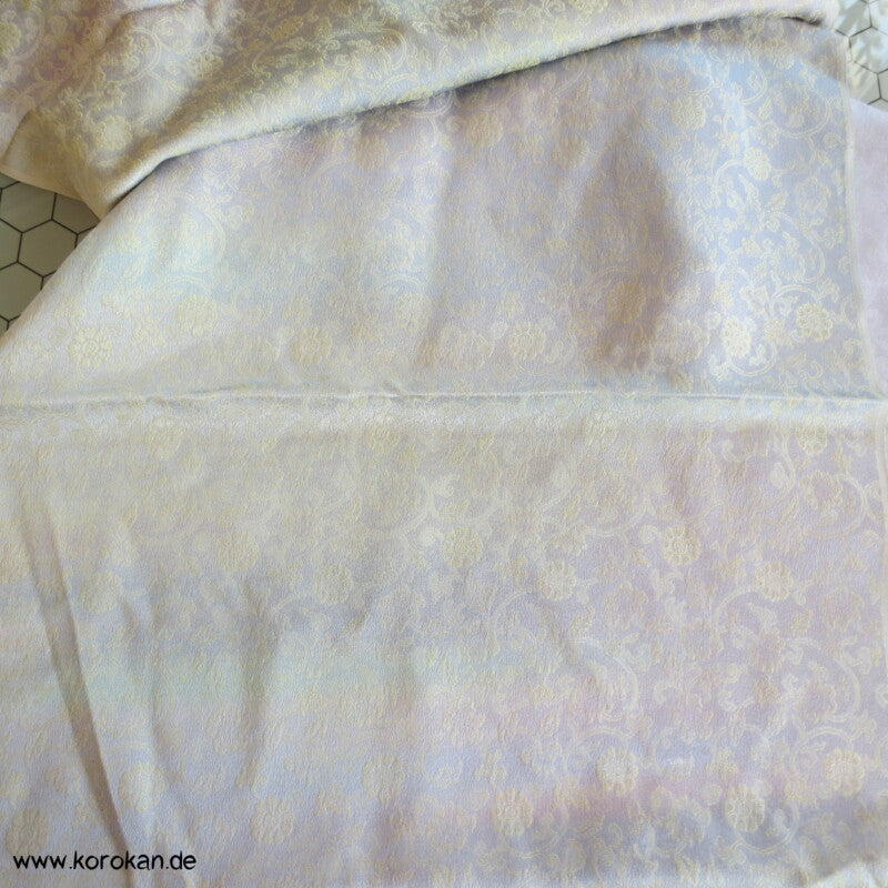 fliederfarbener Omeshi Jacquard Stoffrest japanische Seide