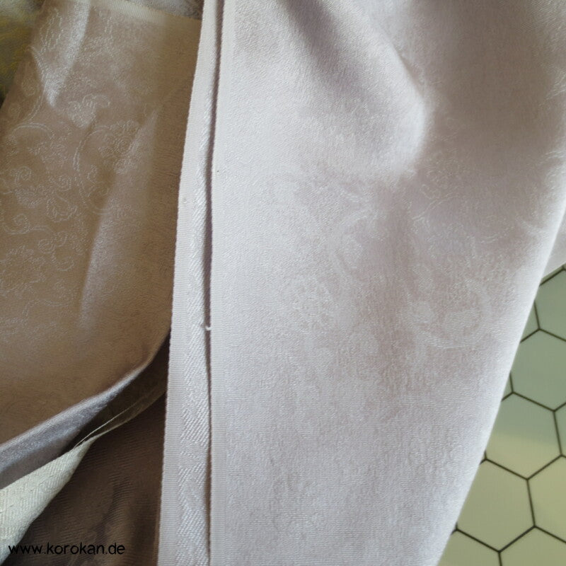 fliederfarbener Omeshi Jacquard Stoffrest japanische Seide