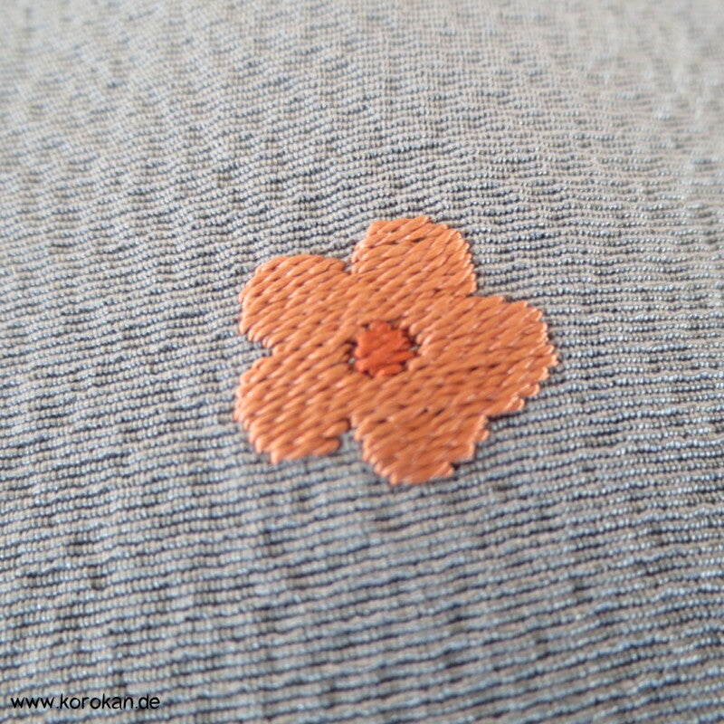 grau, kleine Stickereien Komon / Tsukesage Seiden Kimono