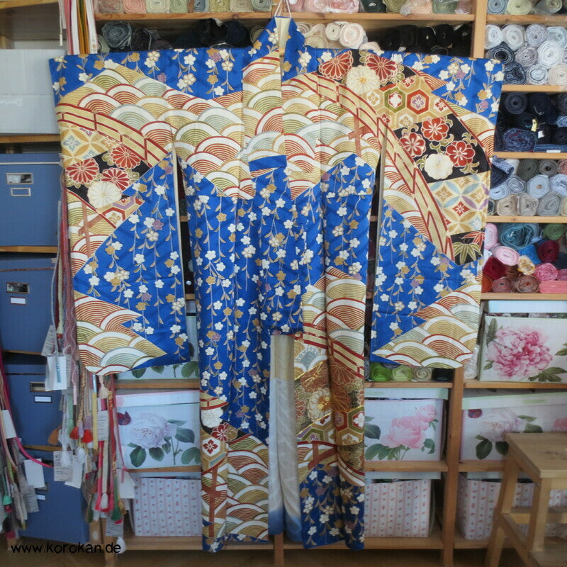 Brücken über Wellen mit Gold und hängenden Blüten Furisode Seidendamast Kimono