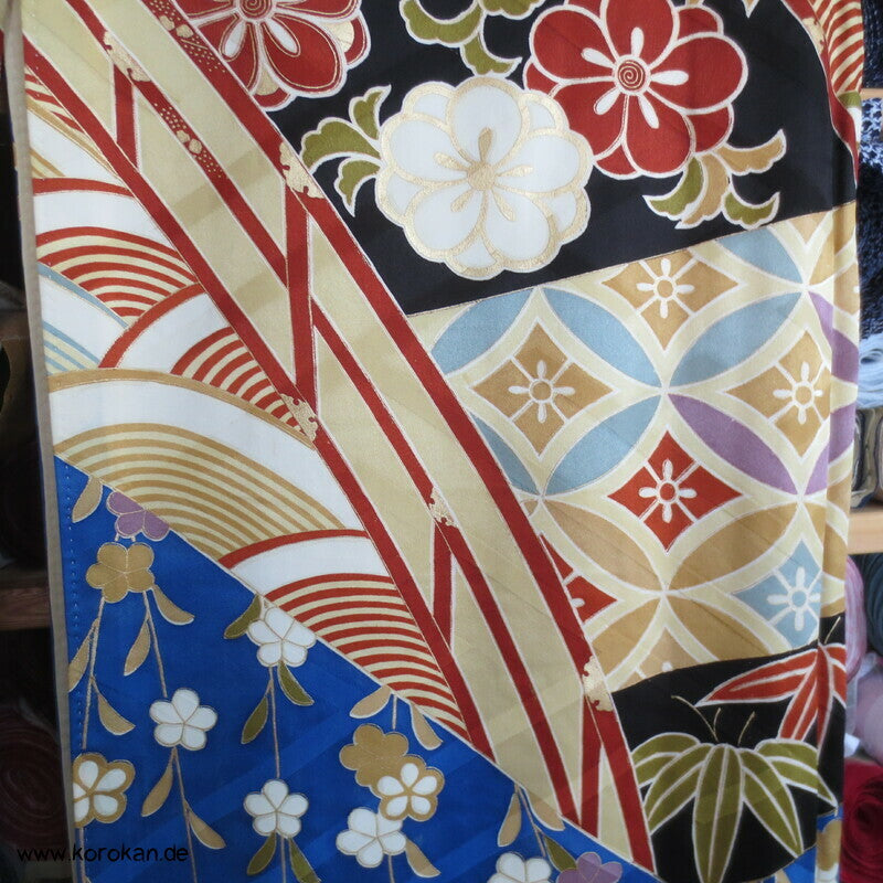Brücken über Wellen mit Gold und hängenden Blüten Furisode Seidendamast Kimono