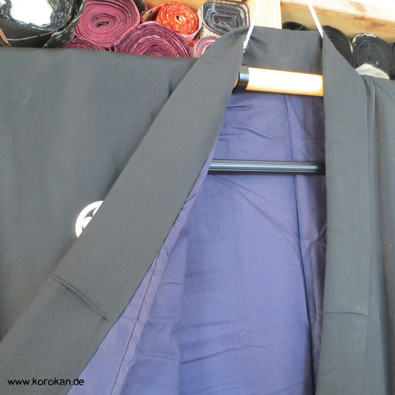 Montsuki, schwarzer Habutai, blaues Baumwollfutter