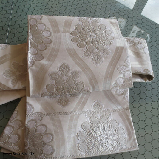 Fukuro Obi für Kimono mit Tatewaku und Kikublüten