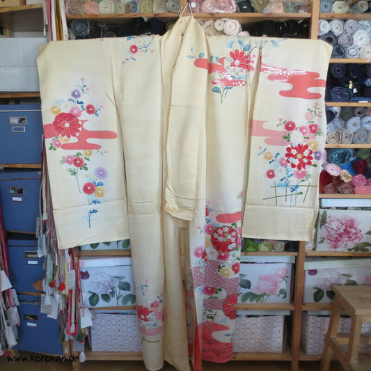 Blüten Furisode Seidendamast Karieba