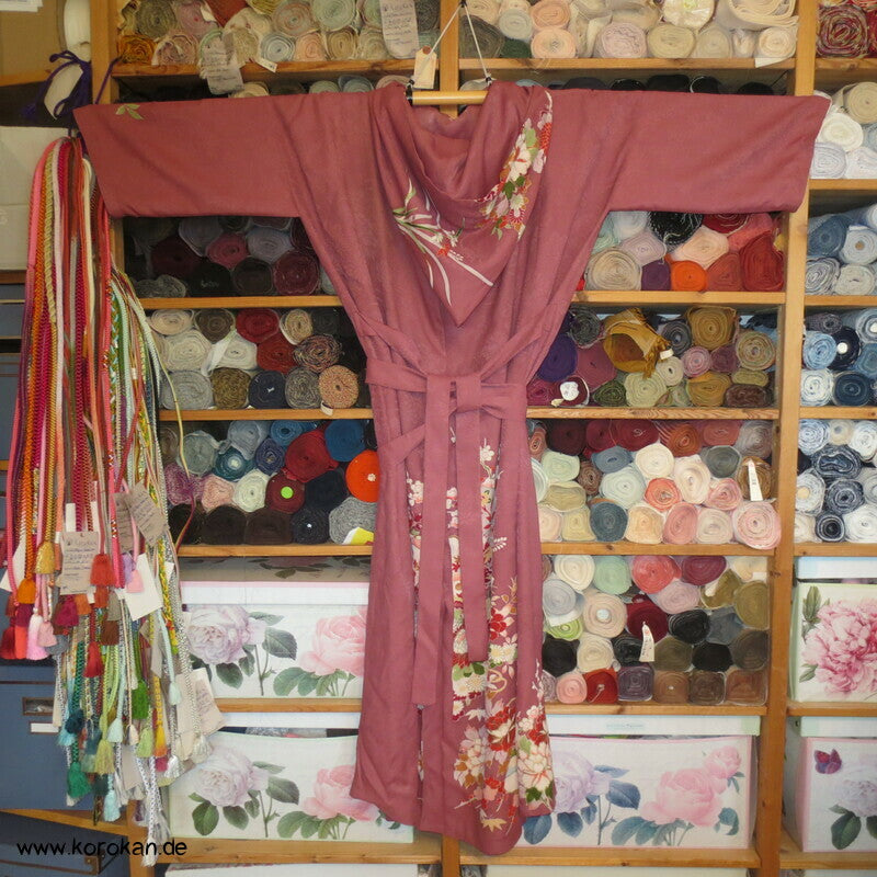 Kapuzen Hauskleid aus Homongi Kimono, Blüten auf azaleerosa