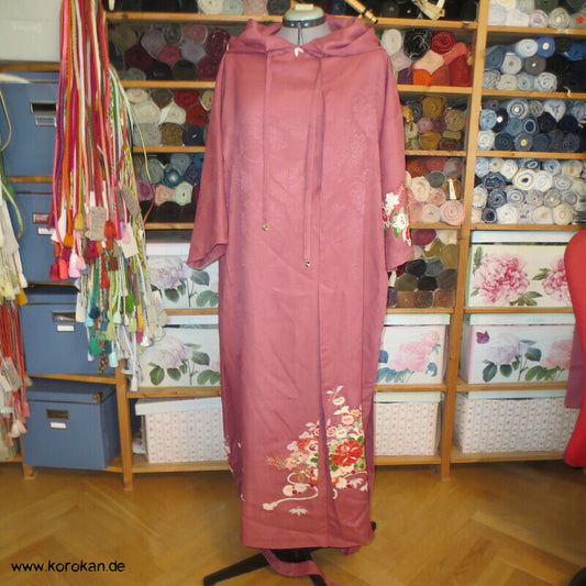 Kapuzen Hauskleid aus Homongi Kimono, Blüten auf azaleerosa