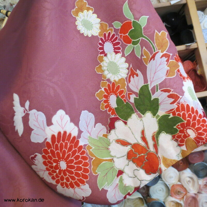 Kapuzen Hauskleid aus Homongi Kimono, Blüten auf azaleerosa