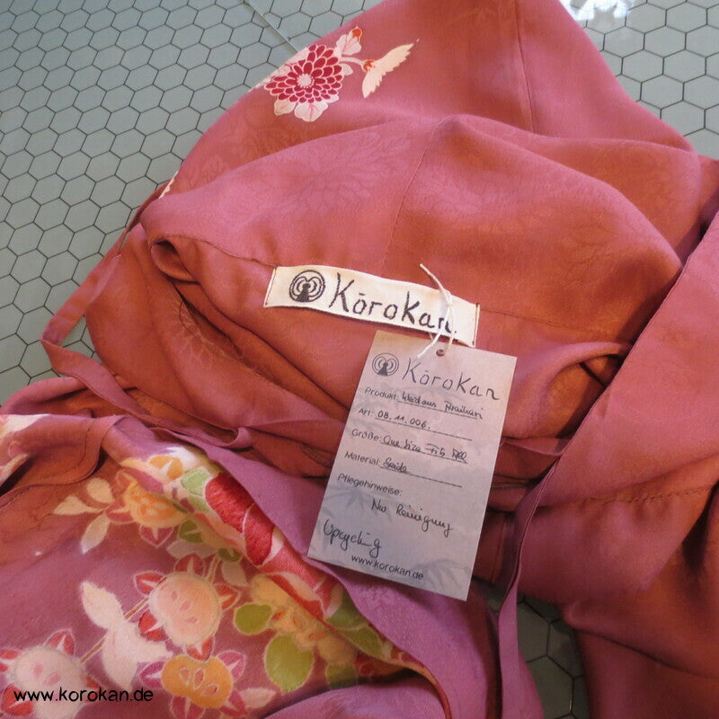 Kapuzen Hauskleid aus Homongi Kimono, Blüten auf azaleerosa