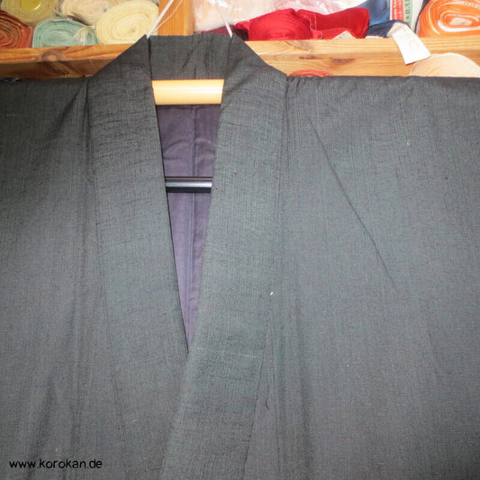 anthrazitgrauer Herren Tsumugi Seiden Kimono,