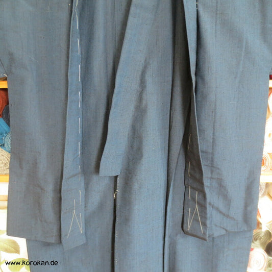 grob gewebtes Fushi Tsumugi Seiden Männer Ensemble aus Kimono und Haori, blau meliert
