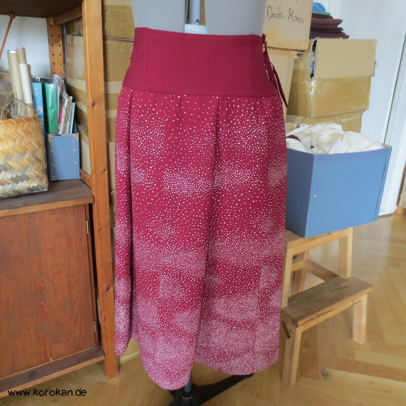 Schneegestöber Upcycling Sattelrock aus Haori Kimono, Bindebänder, Gr. M