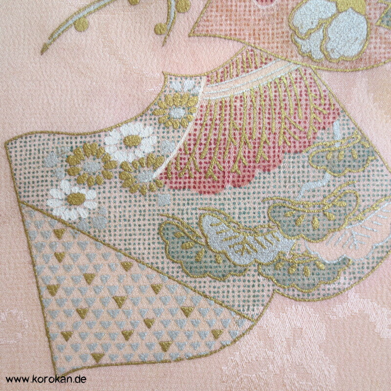 Blütenfächer blush mit Golddruck Kimono Seidendamast