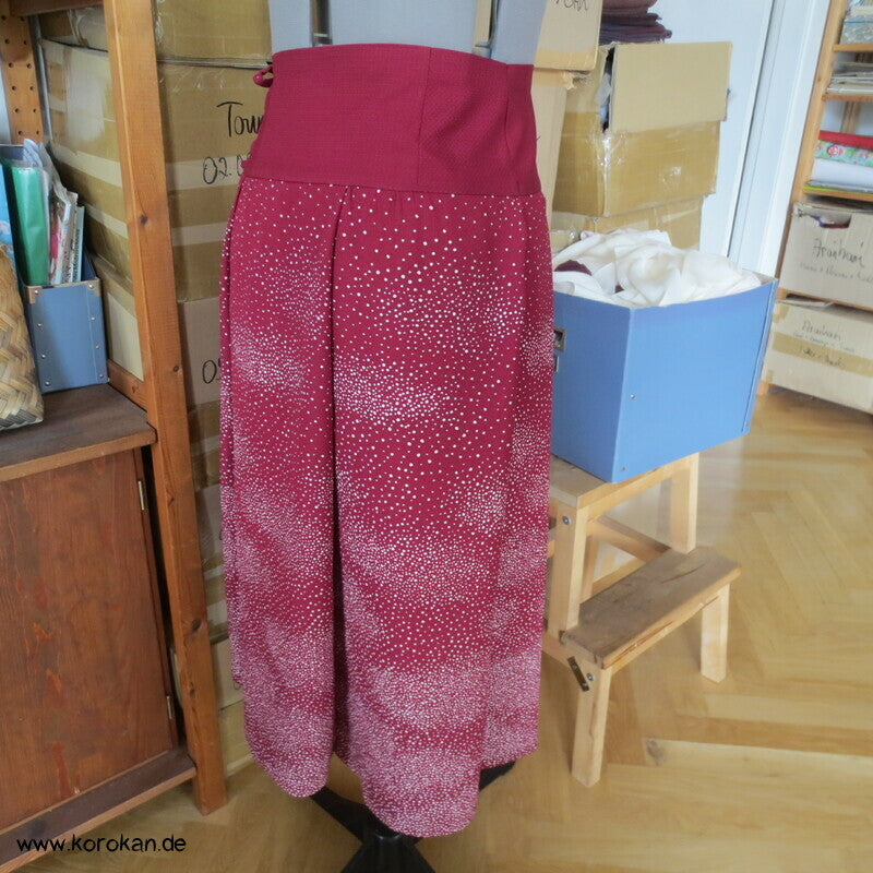 Schneegestöber Upcycling Sattelrock aus Haori Kimono, Bindebänder, Gr. M