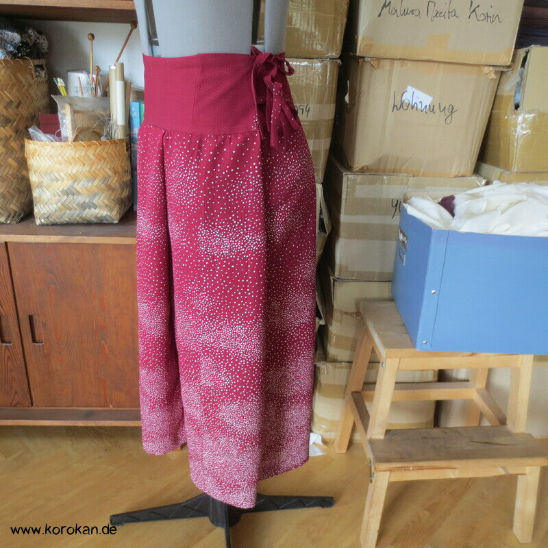 Schneegestöber Upcycling Sattelrock aus Haori Kimono, Bindebänder, Gr. M