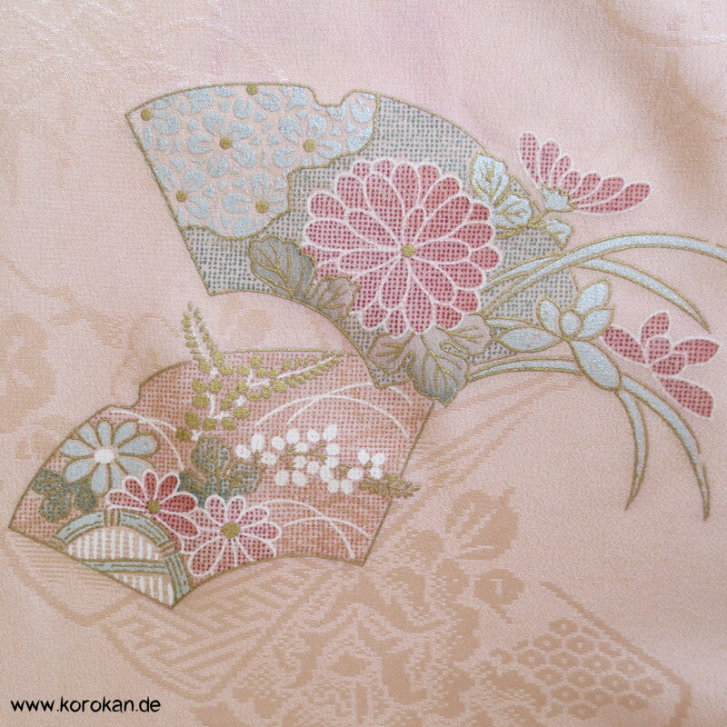 Blütenfächer blush mit Golddruck Kimono Seidendamast