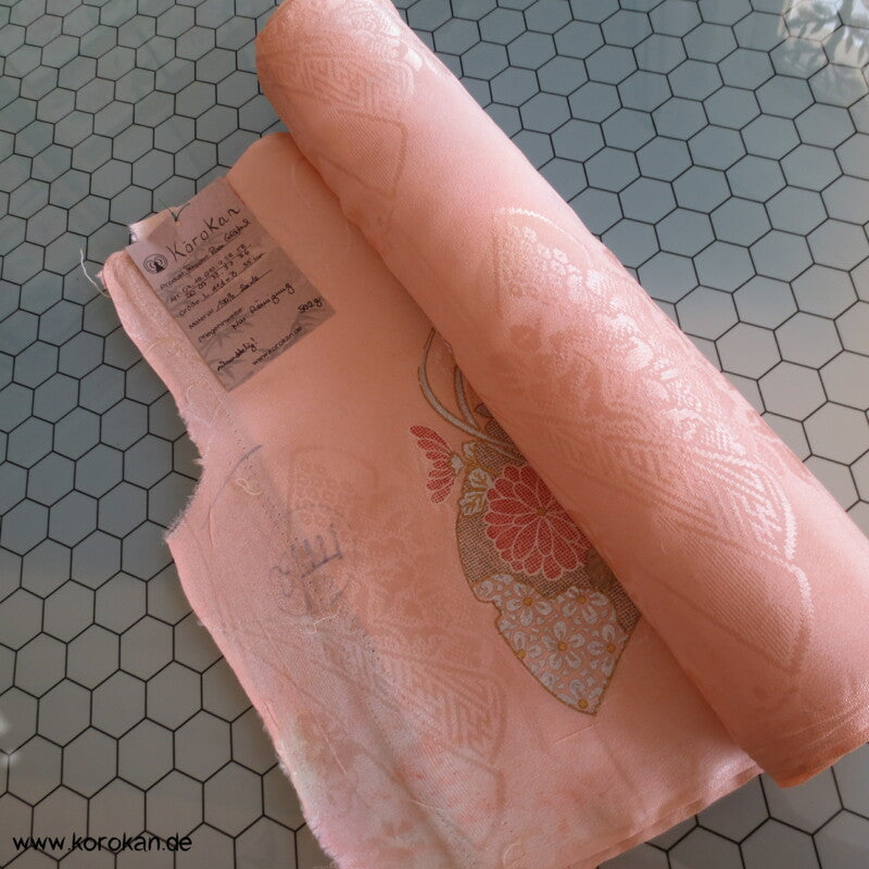 Blütenfächer blush mit Golddruck Kimono Seidendamast