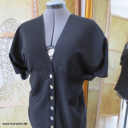 schwarze Chirimen Crêpe Zero Waste Seidenbluse