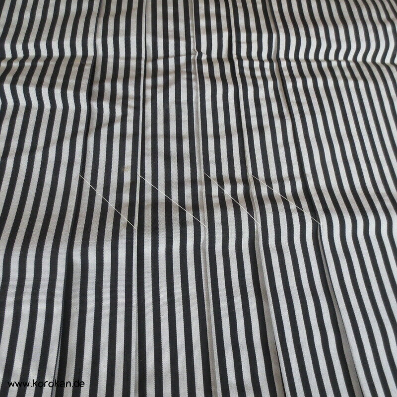 hellgrau schwarz gestreifte Hakama - Umanori Hosen-Typ, originalgeheftet