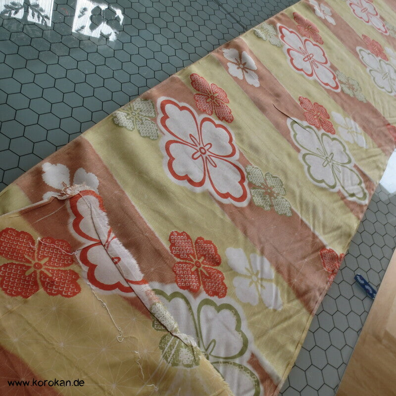 japanischer stilisierte Blüten Viscose Juban Kimono Stoff