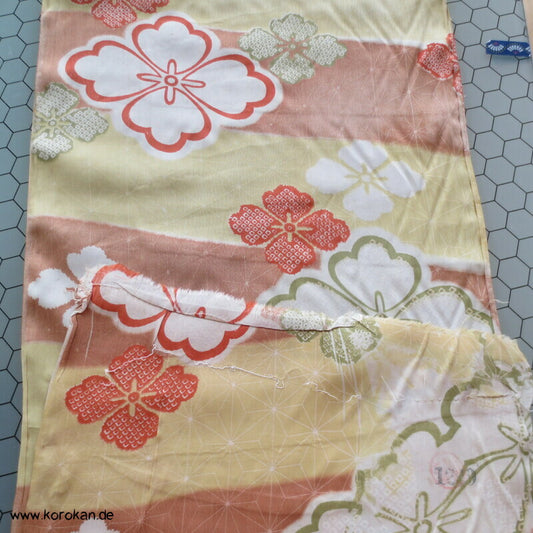 japanischer stilisierte Blüten Viscose Juban Kimono Stoff