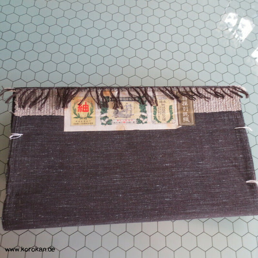 Stoffballen graubraunschwarze Tsumugi Seide, originalgeheftet