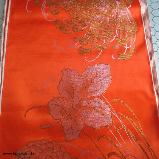 Lurex Chrysanthemen glitzernd auf orange Kimono / Obi Jacquard