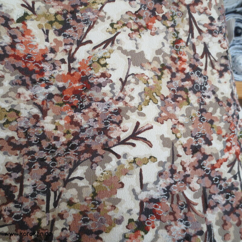 Blütenbäume mit silber Komon Kimono