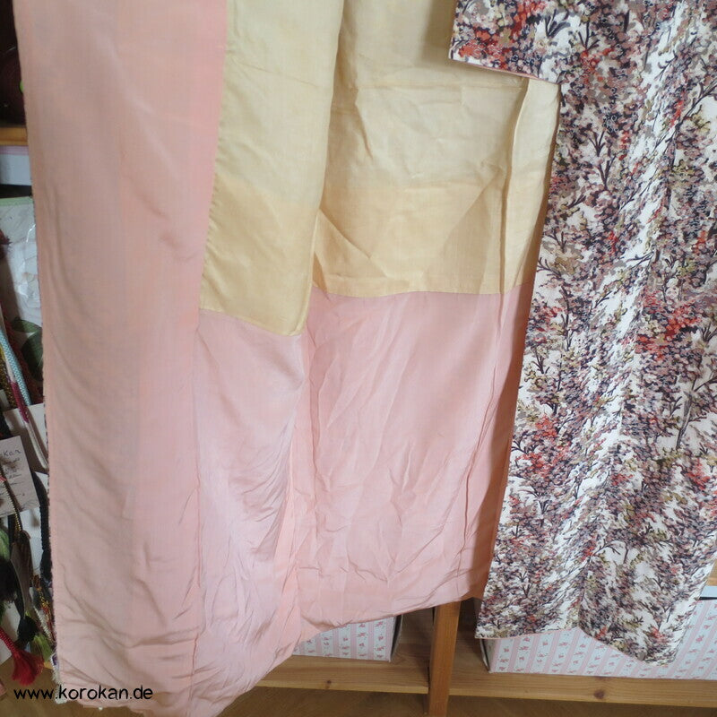 Blütenbäume mit silber Komon Kimono