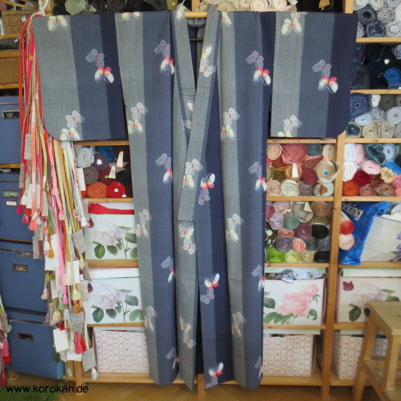 Kasuri Schmetterlinge auf blaugrauen Streifen Woll Hitoe Kimono