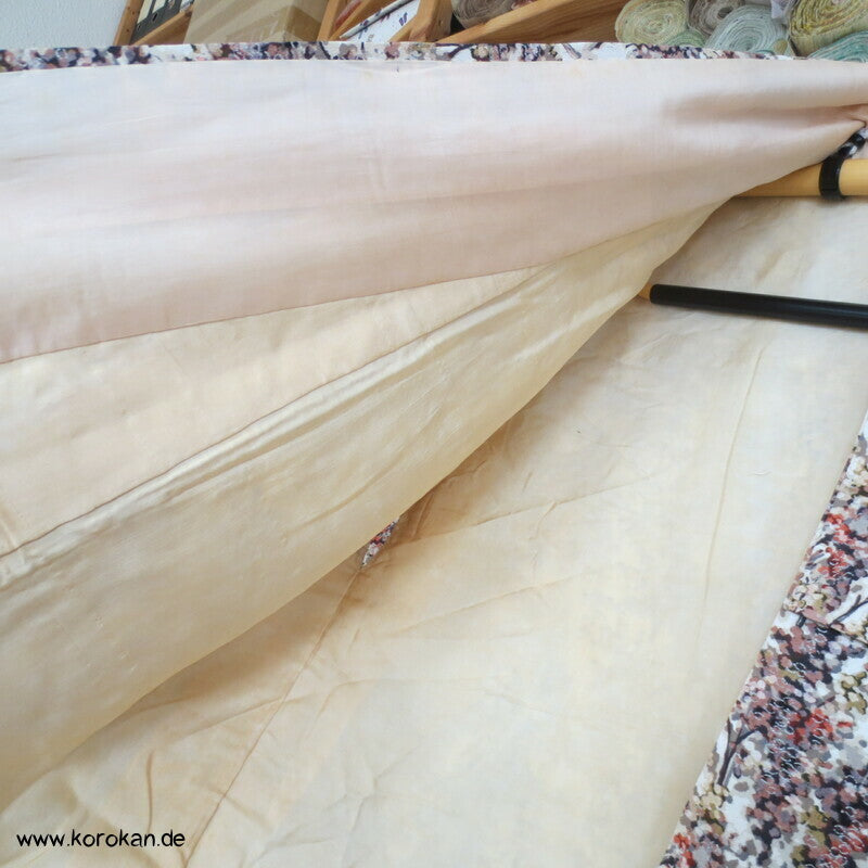 Blütenbäume mit silber Komon Kimono