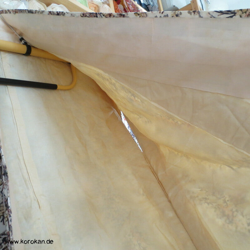 Blütenbäume mit silber Komon Kimono