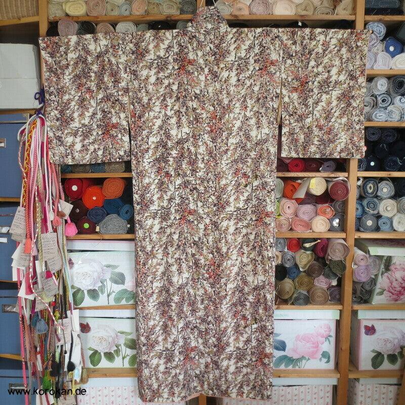 Blütenbäume mit silber Komon Kimono