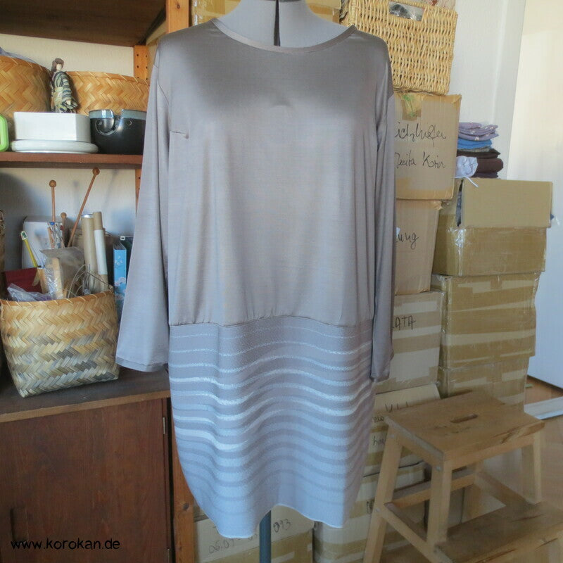 Longshirt aus glänzendem Viscosejersey mit Verlängerung aus Kimonoseidenrest, Gr. XL