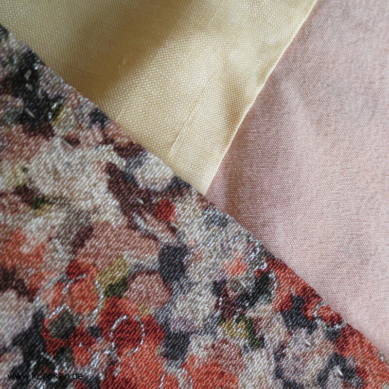 Blütenbäume mit silber Komon Kimono