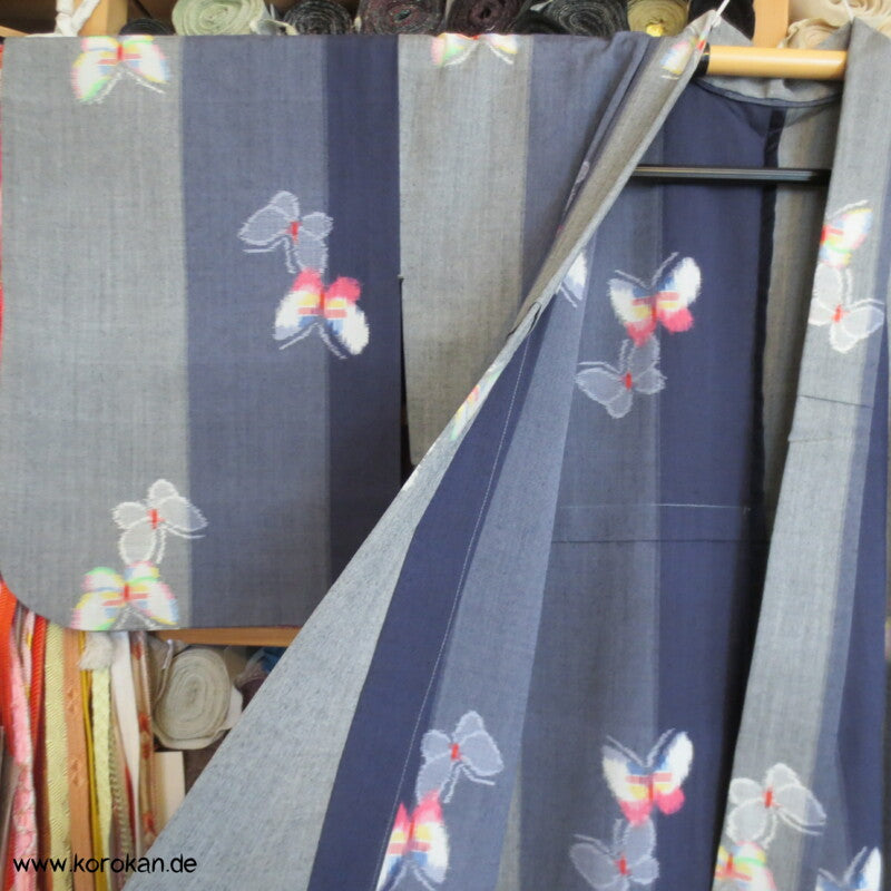 Kasuri Schmetterlinge auf blaugrauen Streifen Woll Hitoe Kimono