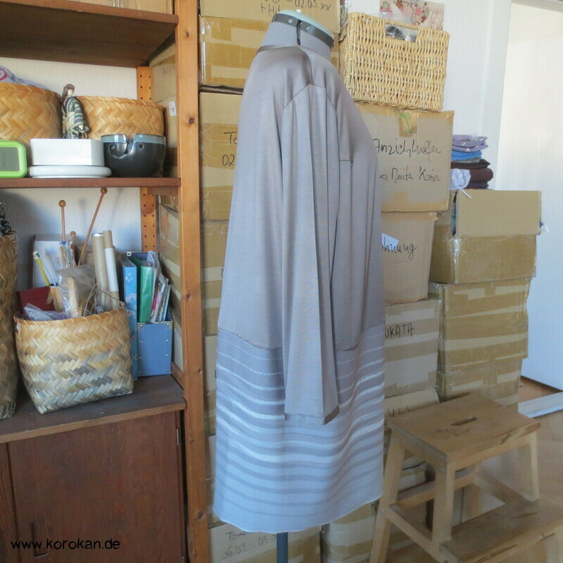 Longshirt aus glänzendem Viscosejersey mit Verlängerung aus Kimonoseidenrest, Gr. XL