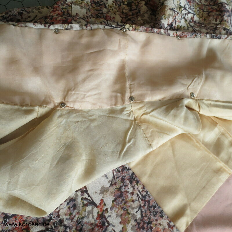 Blütenbäume mit silber Komon Kimono