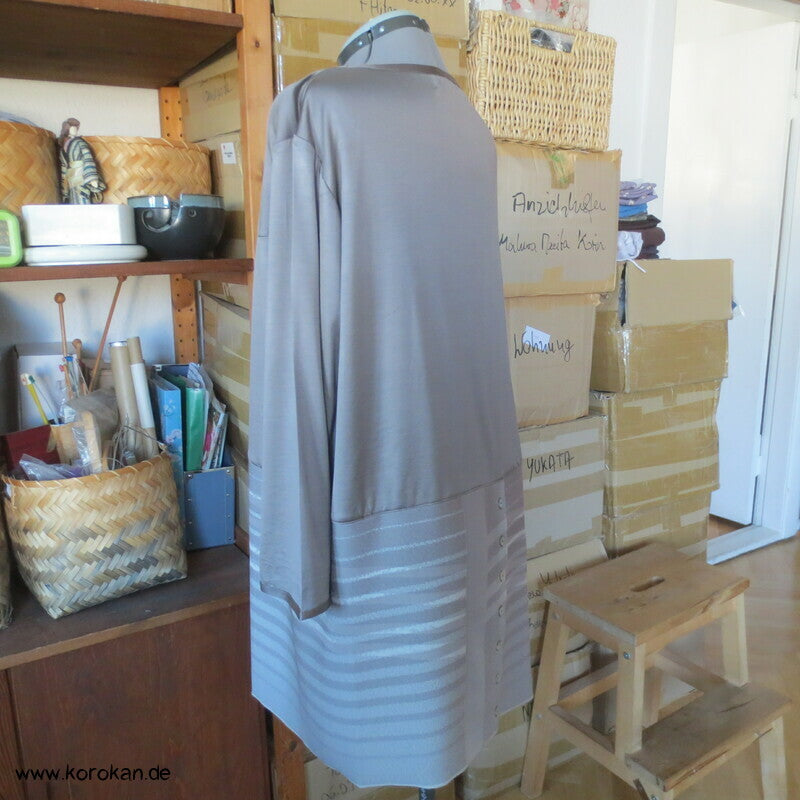 Longshirt aus glänzendem Viscosejersey mit Verlängerung aus Kimonoseidenrest, Gr. XL