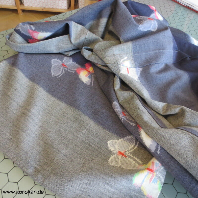 Kasuri Schmetterlinge auf blaugrauen Streifen Woll Hitoe Kimono